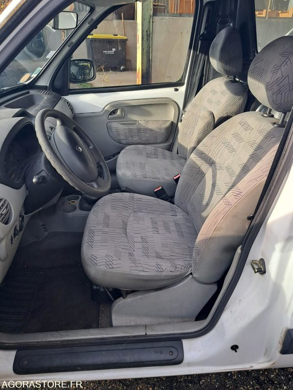 Furgoneta pequeña Renault Kangoo - 2006 - 75766kms - 1944 ZZ 42