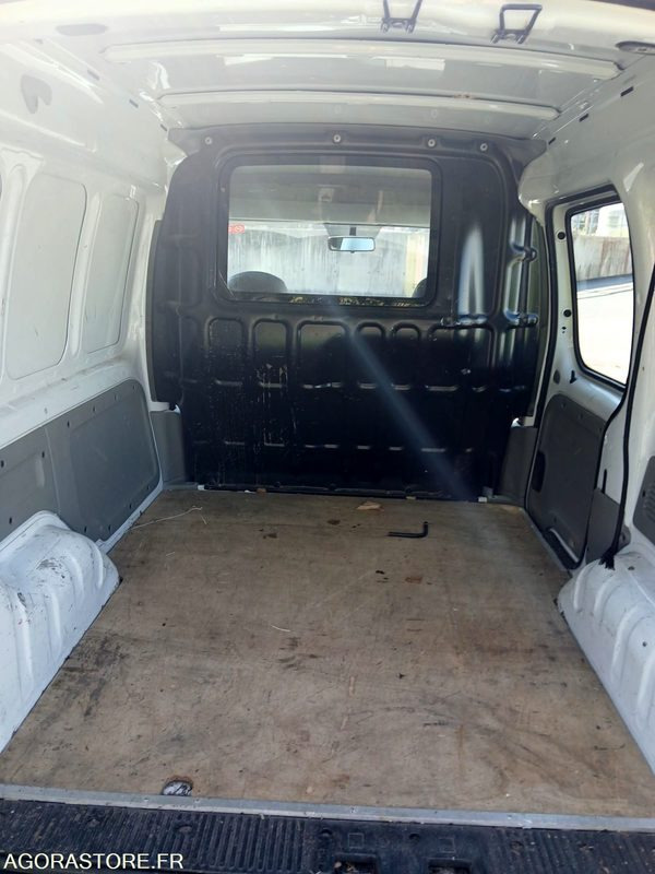 Furgoneta pequeña Renault Kangoo 648 ABJ 42