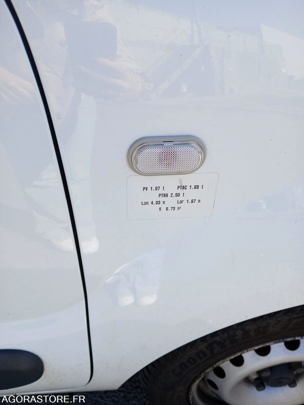 Furgoneta pequeña Renault Kangoo 648 ABJ 42