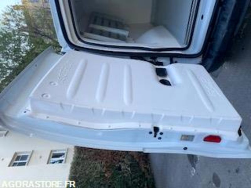 Furgoneta pequeña kangoo renault