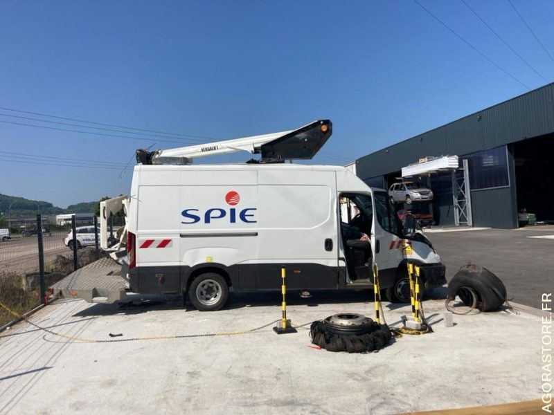 Furgoneta IVECO DAILY 50C18 NACELLE VERSALIFT