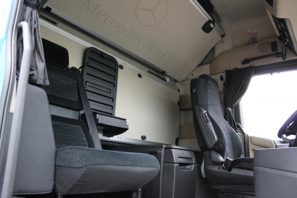 Furgoneta Mercedes-Benz Actros 2548 Koffer Retarder Schlafkab Kühlbox