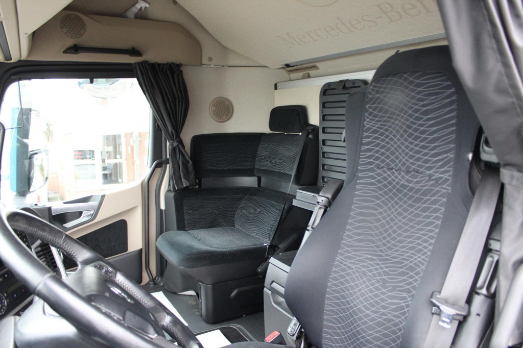 Furgoneta Mercedes-Benz Actros 2548 Koffer Retarder Schlafkab Kühlbox