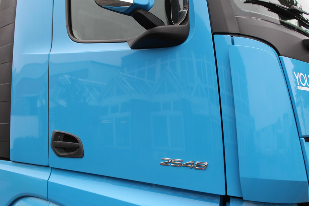 Furgoneta Mercedes-Benz Actros 2548 Koffer Retarder Schlafkab Kühlbox