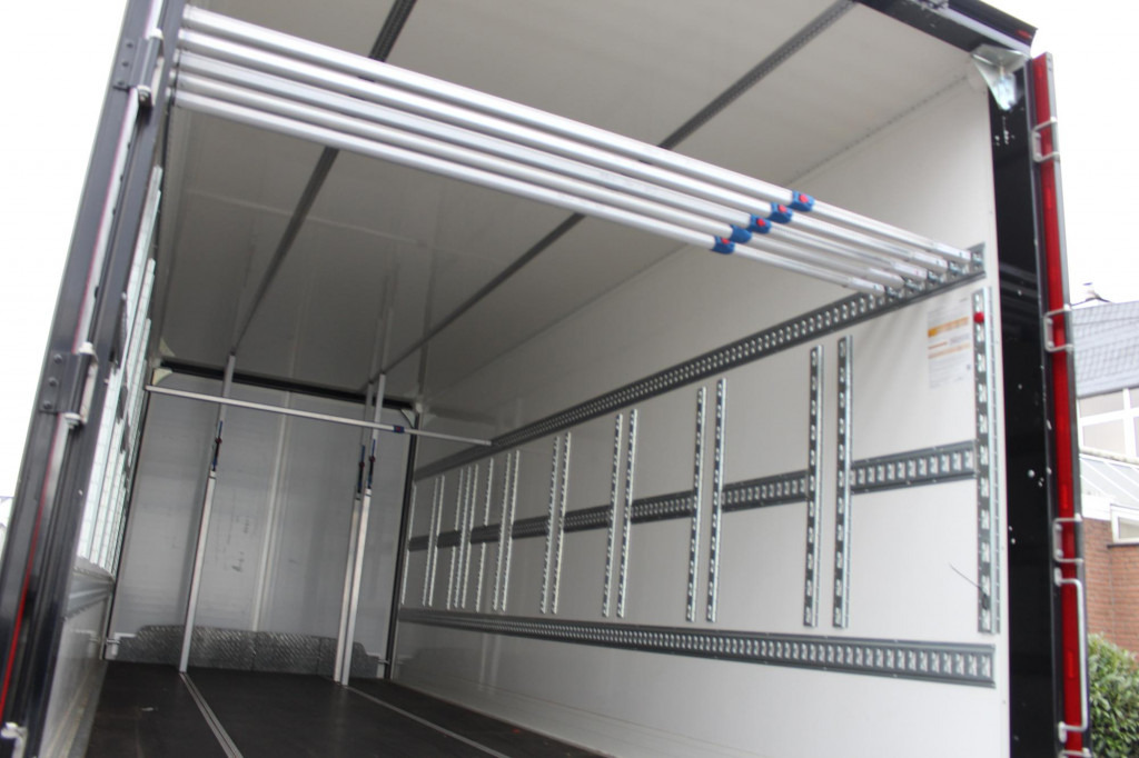 Furgoneta Mercedes-Benz Atego 1530 Koffer DS Schlafkab Durchladen 99Tkm!