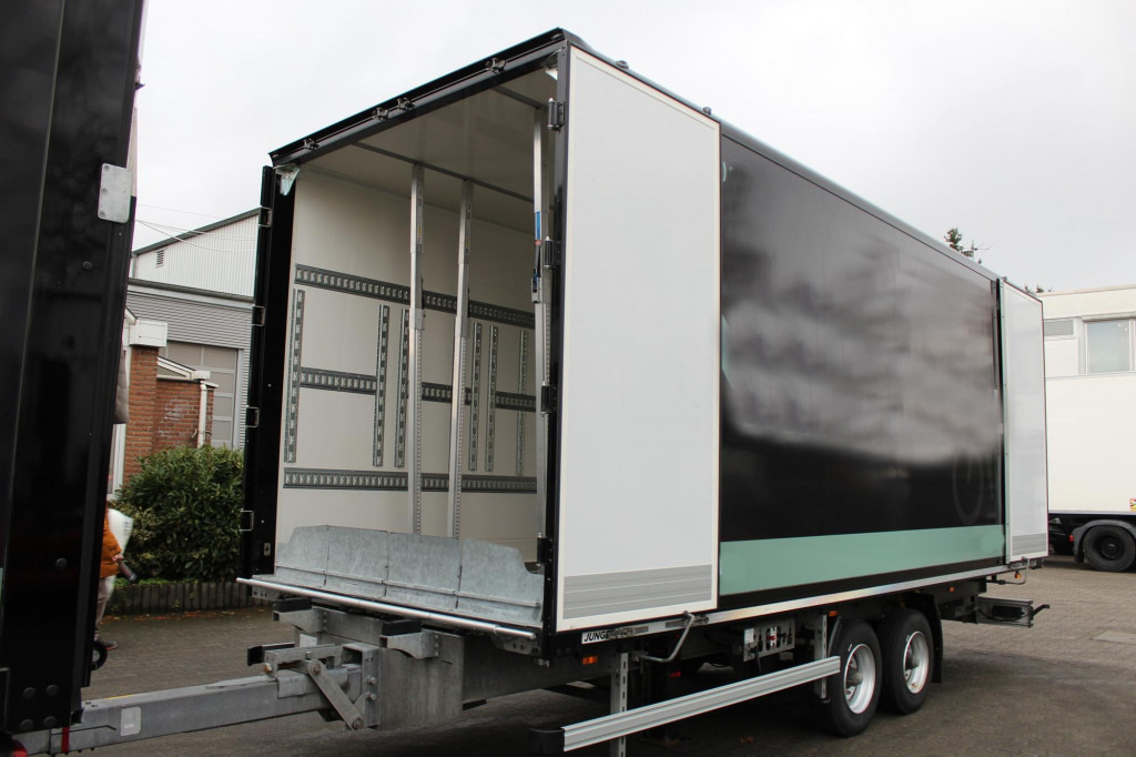 Furgoneta Mercedes-Benz Atego 1530 Koffer DS Schlafkab Durchladen 99Tkm!