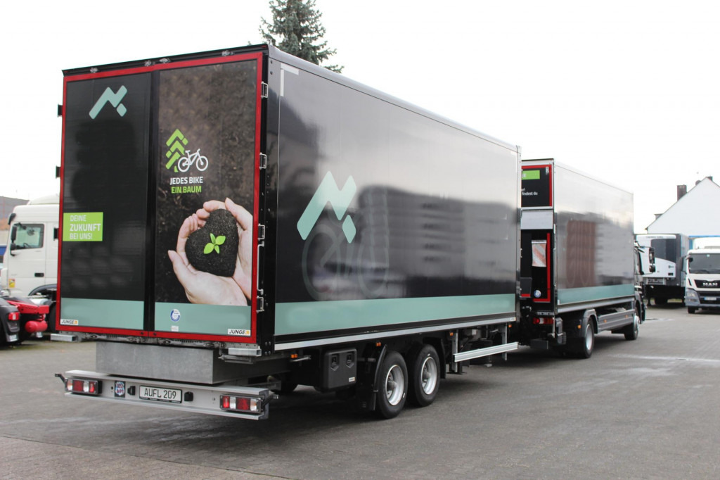 Furgoneta Mercedes-Benz Atego 1530 Koffer DS Schlafkab Durchladen 99Tkm!