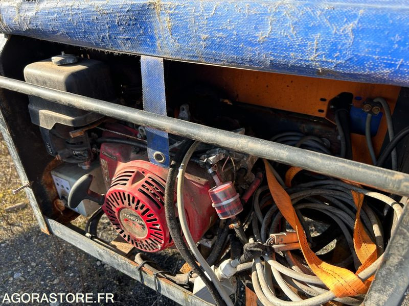 Esparcidor de sal SALEUSE - SCHMIDT - STRATOS B 11-15 BCXN - 1,1 m3 - 2011