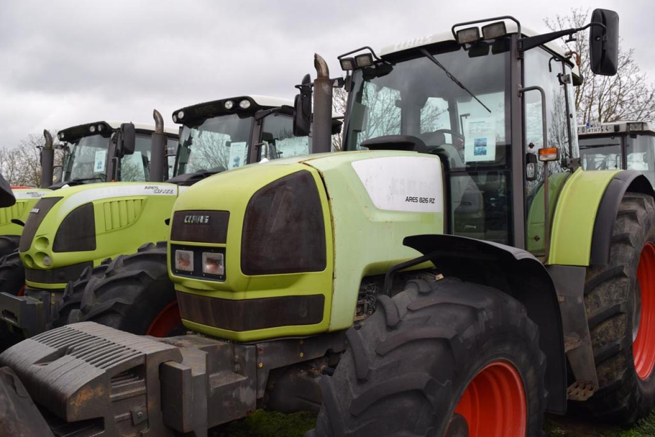Tractor CLAAS Ares 826 RZ: foto 2
