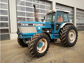 Tractor Ford TW-25: foto 1