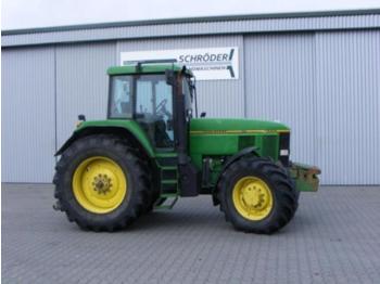 Tractor John Deere 7600: foto 1