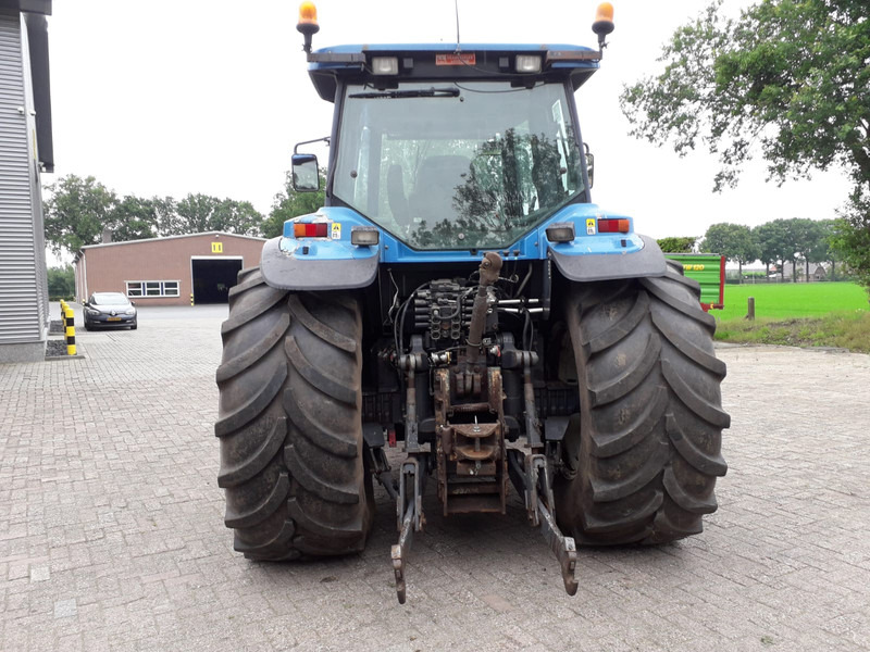 Tractor New Holland: foto 3