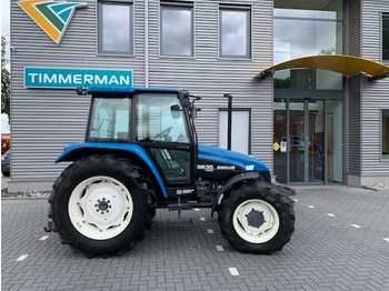 Tractor New Holland 5635: foto 1