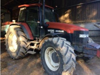 Tractor New Holland M135: foto 1