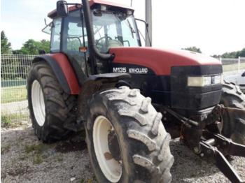 Tractor New Holland M 135: foto 1
