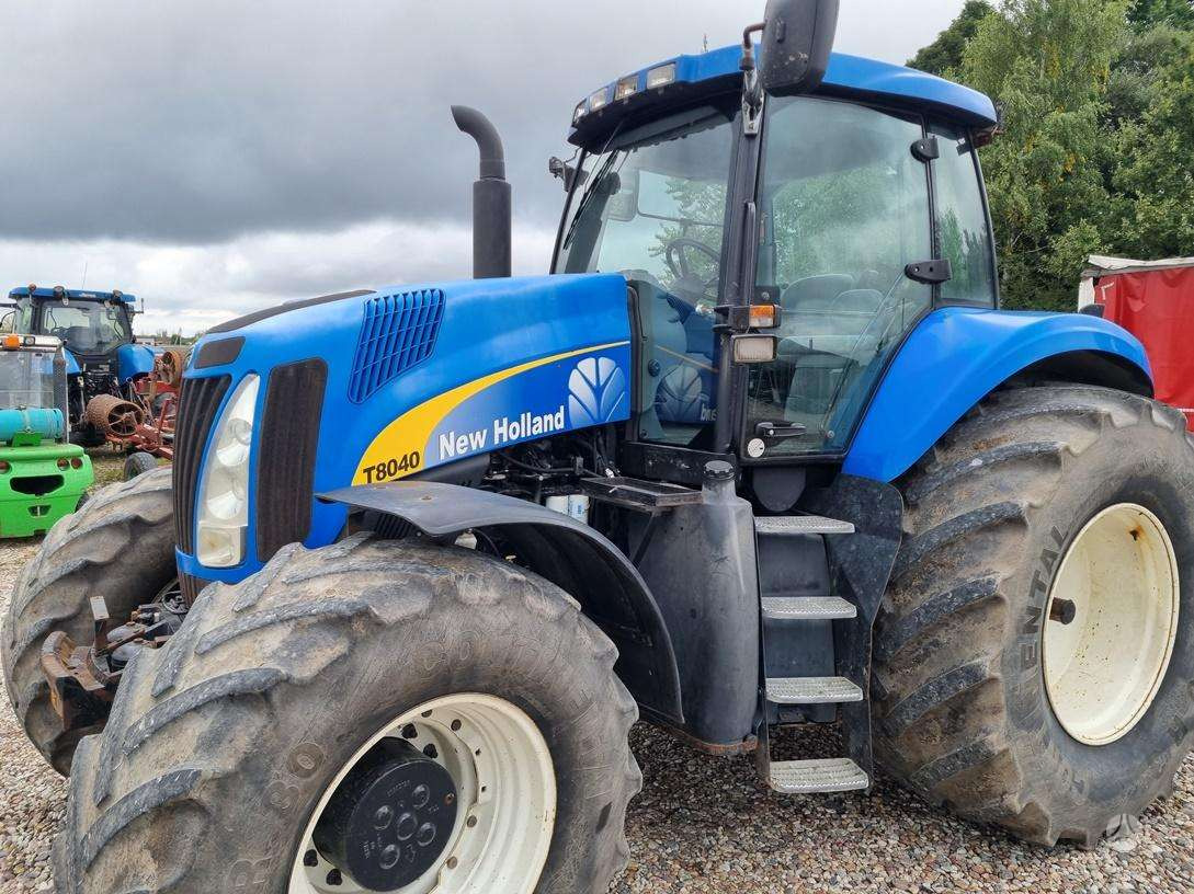 Tractor New Holland T8040: foto 9
