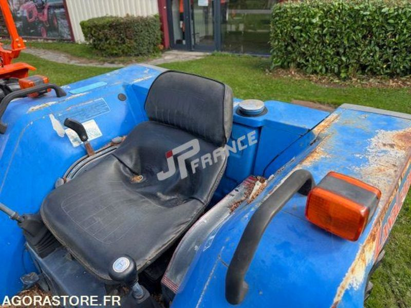 Tractor MICRO TRACTEUR ISEKI 22 CV 3 cylindres diesel 1194H 2RM