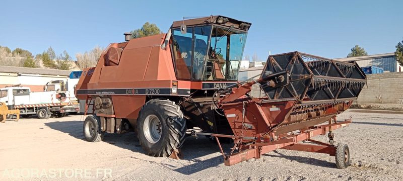 Tractor Moissonneuse DANIA 7200