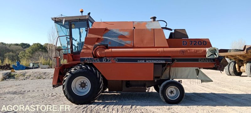 Tractor Moissonneuse DANIA 7200