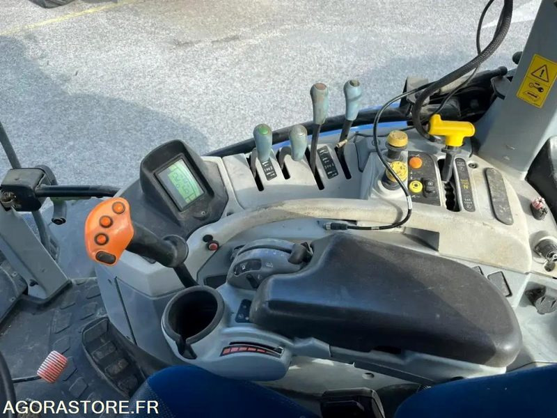 Tractor TRACTEUR AGRICOLE NEW HOLLAND T7.210 - 2012 / 6600 HEURES