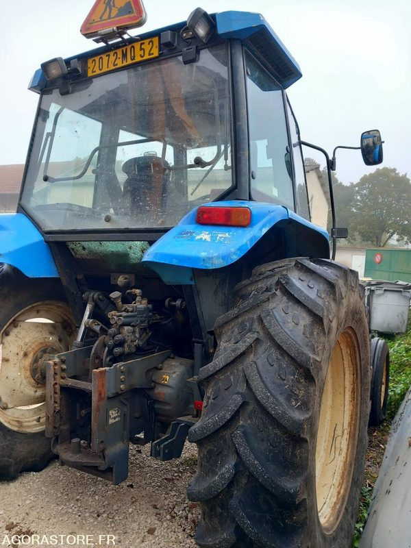 Tractor TRACTEUR NEW HOLLAND