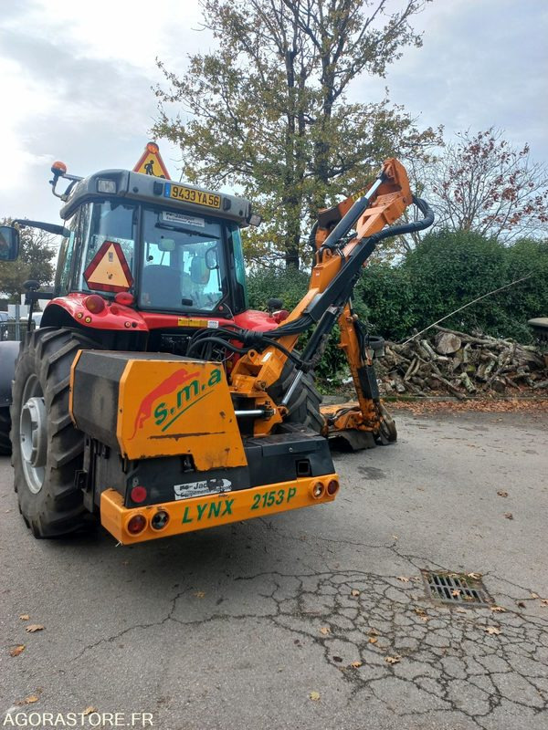 Tractor Tracteur Massey Fergusson avec épareuse SMA