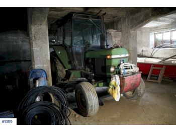 John Deere 2130 - tractor agrícola