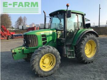 John Deere 6130 action - tractor agrícola