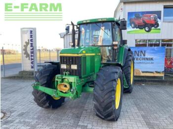 John Deere 6810 - tractor agrícola
