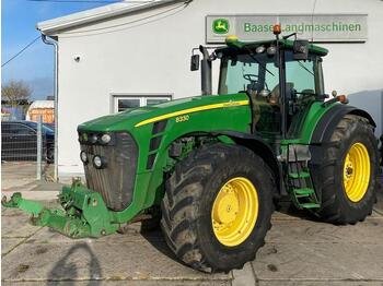 John Deere 8330 - tractor agrícola