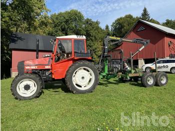 Tractor Valmet 604-4 + Farma vagn med grip: foto 1