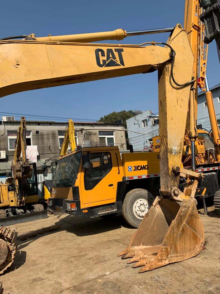 Excavadora de cadenas CATERPILLAR excavator original color 0.7 excavator CAT E200B: foto 4