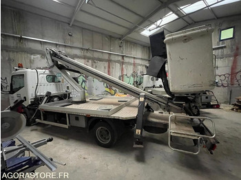 Camión con plataforma elevadora  CAMION NACELLE NISSAN IMER P18T12 28740 KM 2015