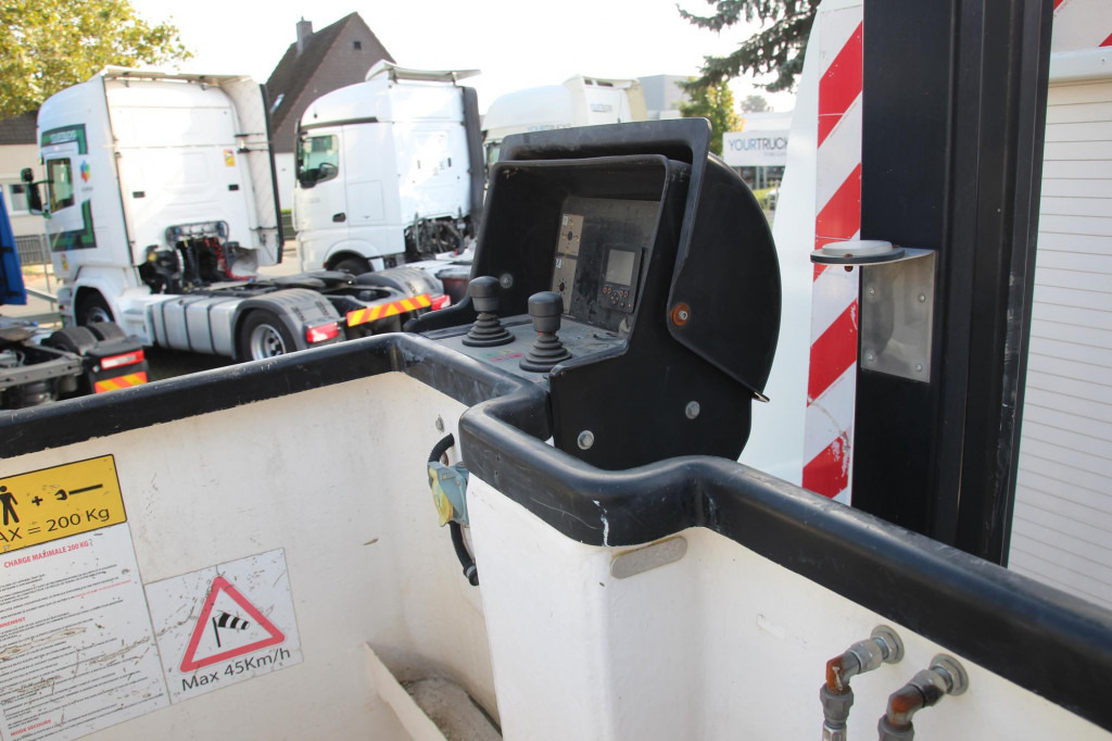 Camión con plataforma elevadora Iveco Daily 70-170   EEV  VDT-170-F  20 m  2 Pers.Korb