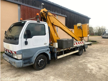 Camión con plataforma elevadora  Nacelle Multitel 160 ALU DS monté sur Nissan Cabstar