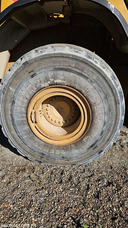 Cargadora CHARGEUR SUR PNEUS CATERPILLAR 966K - 2014 / env 16 800 HEURES