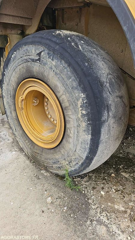 Cargadora CHARGEUR SUR PNEUS CATERPILLAR 972K - 2013 / 12 577 HEURES