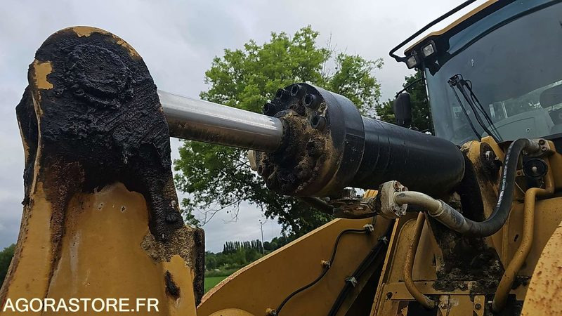 Cargadora CHARGEUR SUR PNEUS CATERPILLAR 972K - 2013 / 12 577 HEURES