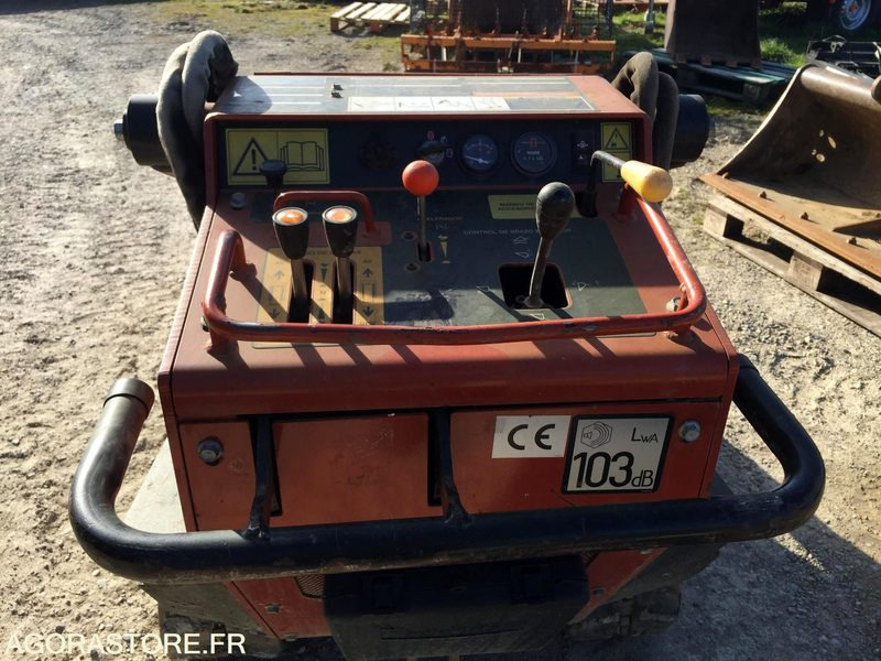 Cargadora PORTE OUTILS à chenilles DITCH WITCH SK500