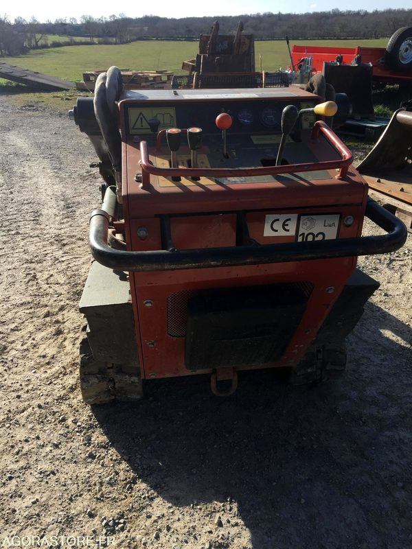 Cargadora PORTE OUTILS à chenilles DITCH WITCH SK500