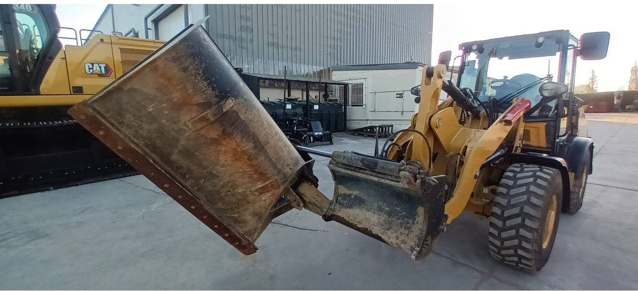 Cargadora de ruedas CAT 906