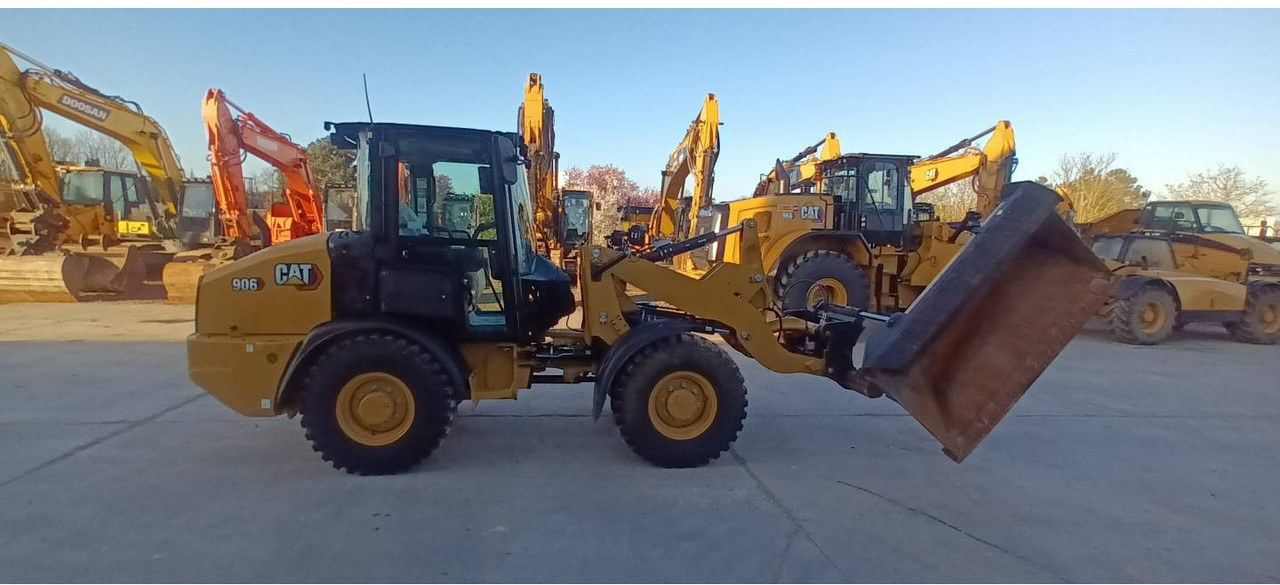 Cargadora de ruedas CAT 906