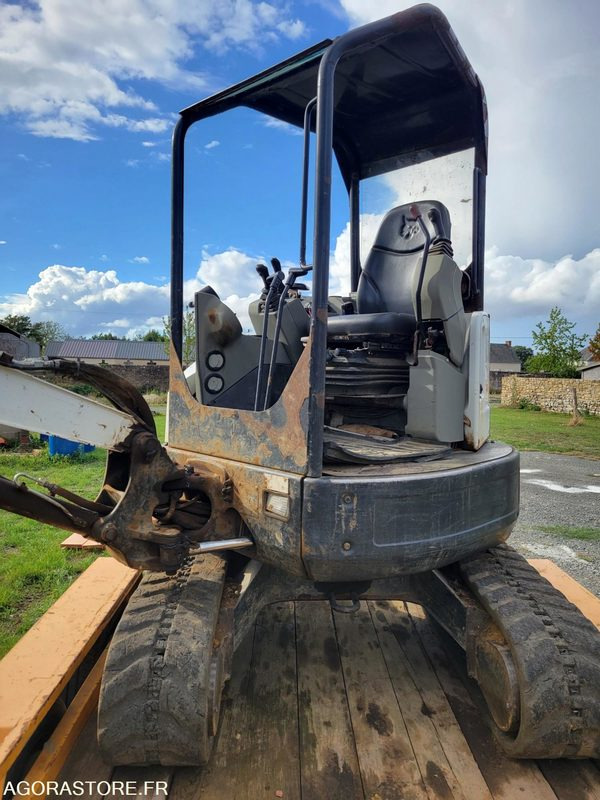 Excavadora BOBCAT E26 2015