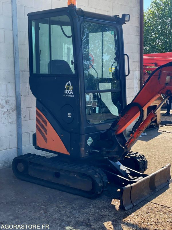 Excavadora MINI-PELLE SUR CHENILLE CAOUTCHOUC HITACHI ZX17U-2  15CV 1.9T AVEC 3 GODETS