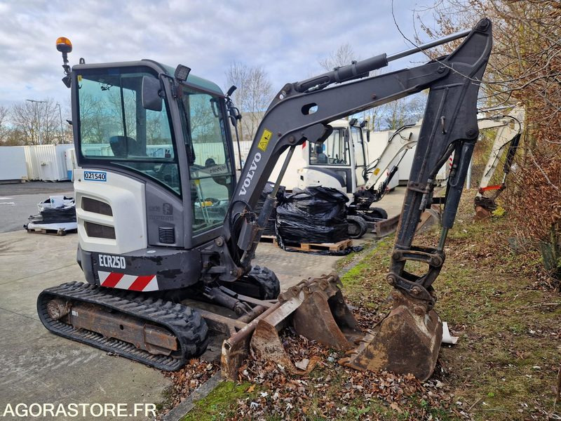 Excavadora Mini pelle Volvo ECR25D - 2015 - 4538h