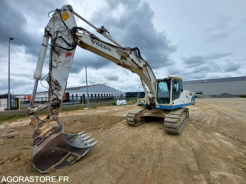 Excavadora PELLE A CHENILLES  VOLVO EC 240 NLC - 2011 / 12 568 HEURES