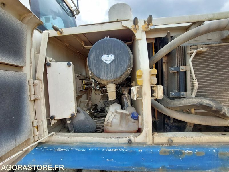 Excavadora PELLE A CHENILLES  VOLVO EC 240 NLC - 2011 / 12 568 HEURES