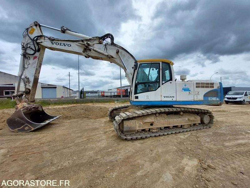 Excavadora PELLE A CHENILLES  VOLVO EC 240 NLC - 2011 / 12 568 HEURES