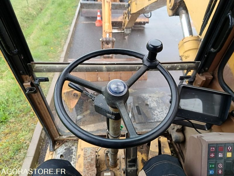 Excavadora Pelle sur pneus Cat 212 FT 003 PJ 14 59