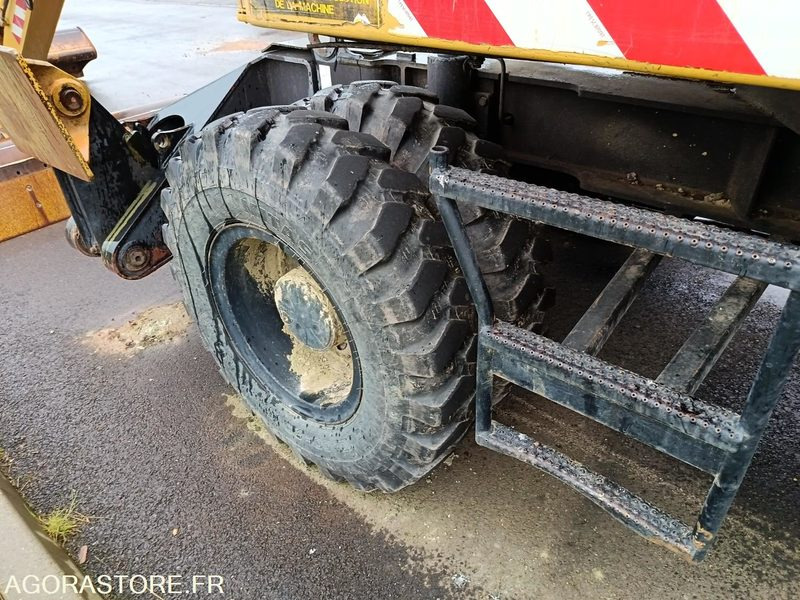 Excavadora Pelle sur pneus Cat 212 FT 003 PJ 14 59